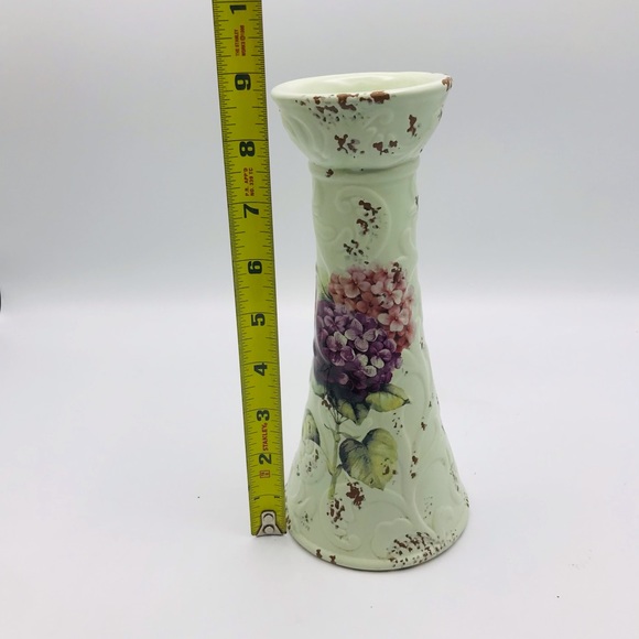 Distressed ceramic candle holder Lilacs and scrolling light finish. - Picture 2 of 6